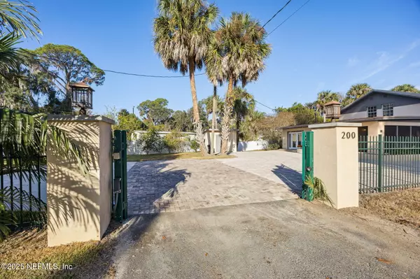 Crescent City, FL 32112,200 PARADISE LN