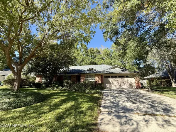 Jacksonville, FL 32223,2217 N HAMMOCK OAKS DR