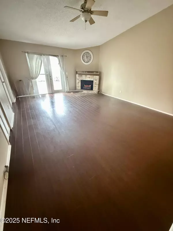 Atlantic Beach, FL 32233,636 AQUATIC DR