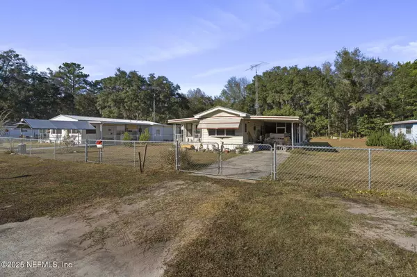 Interlachen, FL 32148,112 SAWYER ST