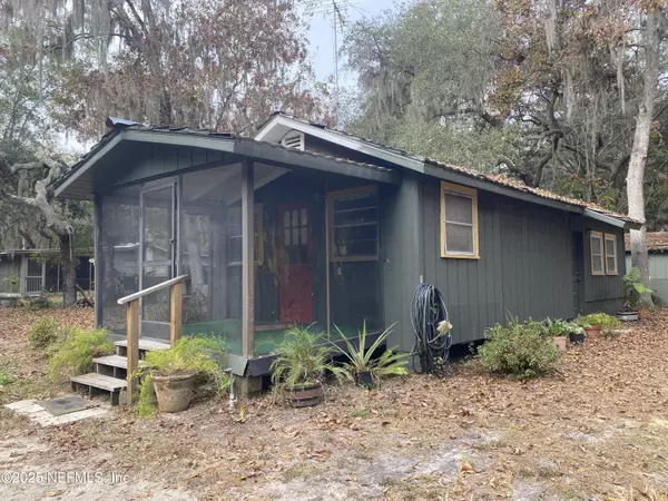 Melrose, FL 32666,8093 BREEZY POINT RD E