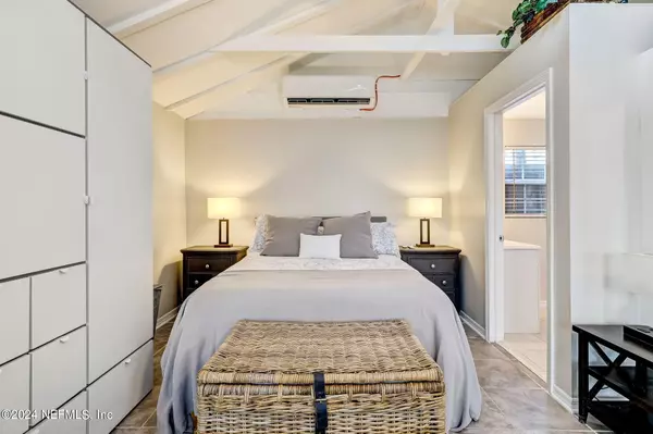 Jacksonville, FL 32207,1427 RIVER OAKS RD #COTTAGE APARTMENT