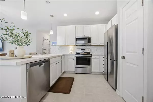 7131 EMSLEY CIR, Jacksonville, FL 32258