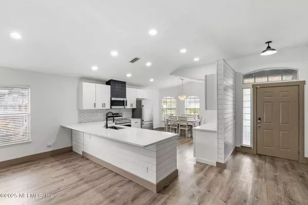 St. Augustine, FL 32092,528 PROSPERITY LAKE DR