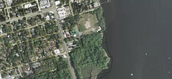 Green Cove Springs, FL 32043,305 COVE ST