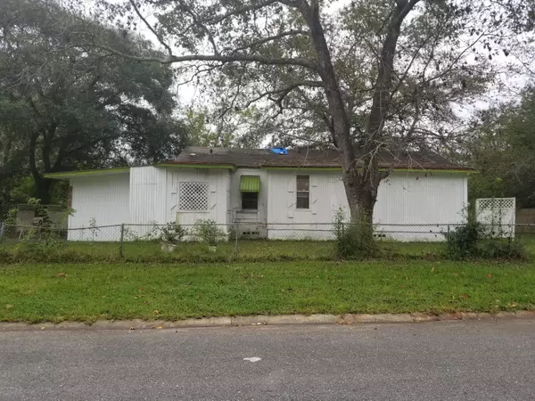 6970 MISS MUFFET LN N, Jacksonville, FL 32210