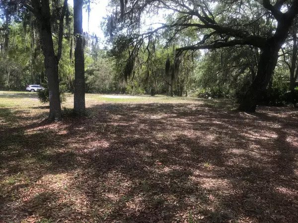 Interlachen, FL 32148,114 SAND LAKE RD