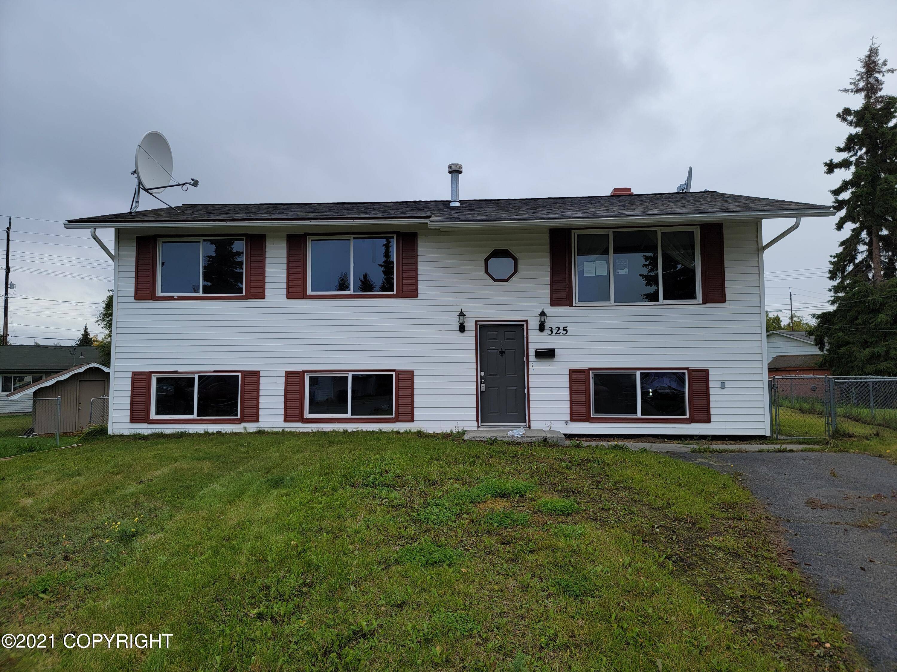 325 Dewey CIR, Anchorage, AK 99508