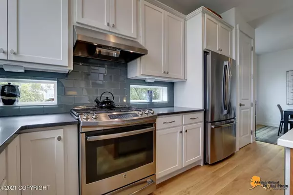 Anchorage, AK 99501,800 W 10th AVE
