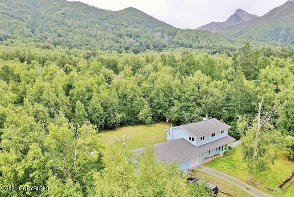 17555 Smith RD, Palmer, AK 99645