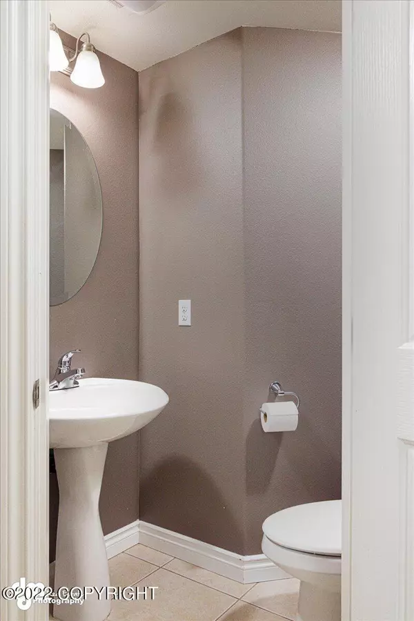 Anchorage, AK 99504,265 Skwentna DR #9