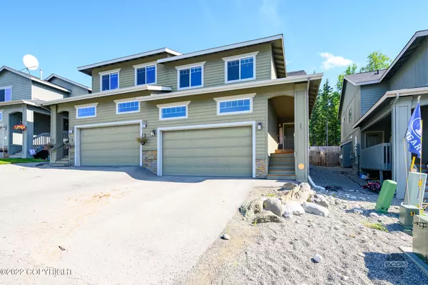 9095 Eagle River LN, Eagle River, AK 99577