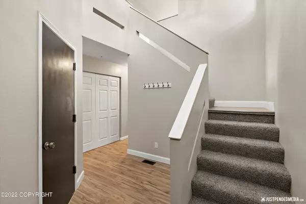 Anchorage, AK 99504,8570 Ridgeway AVE