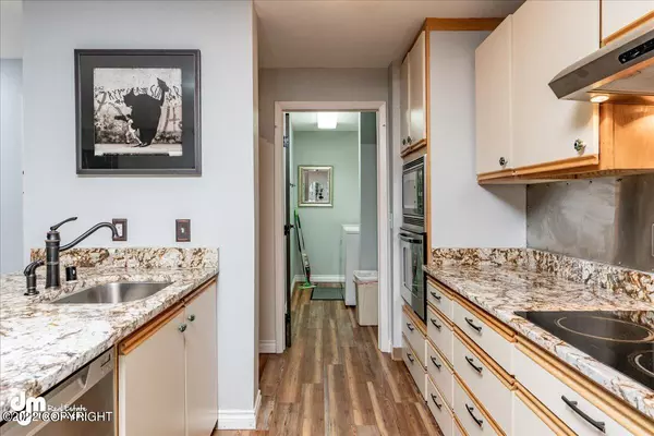 Anchorage, AK 99502,3550 W Dimond BLVD #413