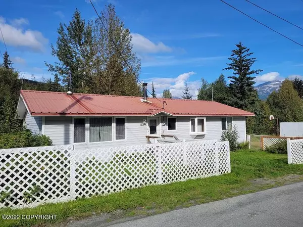83 Deishu DR, Haines, AK 99827