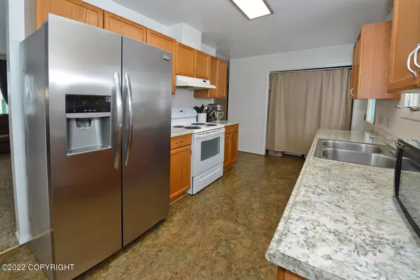 Anchorage, AK 99502,8337 Loganberry ST