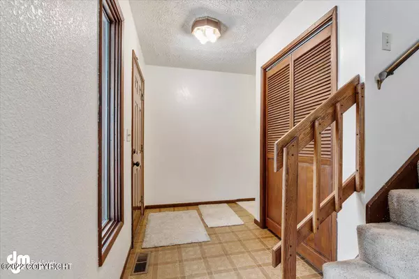 Anchorage, AK 99507,7050 Viburnum DR