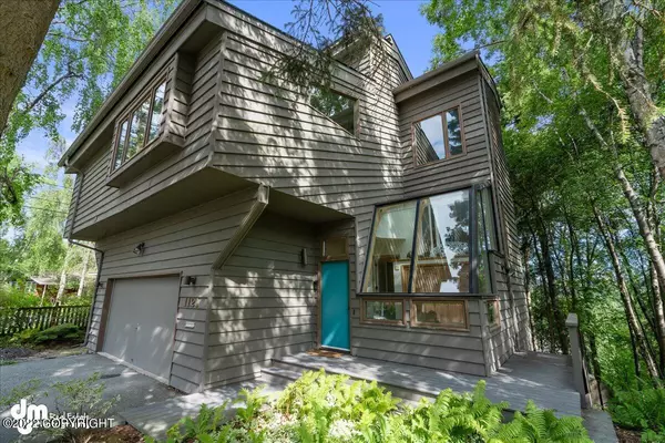 1121 Hillcrest DR, Anchorage, AK 99503