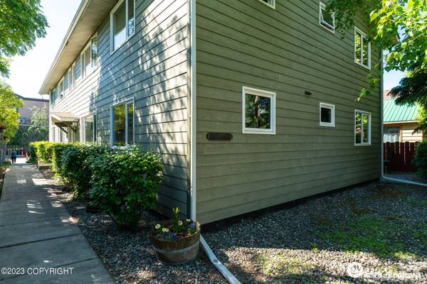 118 W 12th AVE, Anchorage, AK 99501