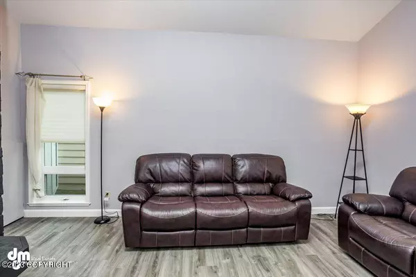 Anchorage, AK 99502,7111 Arlene ST