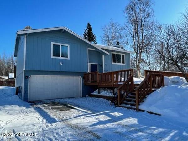 305 N Gloria ST, Palmer, AK 99645