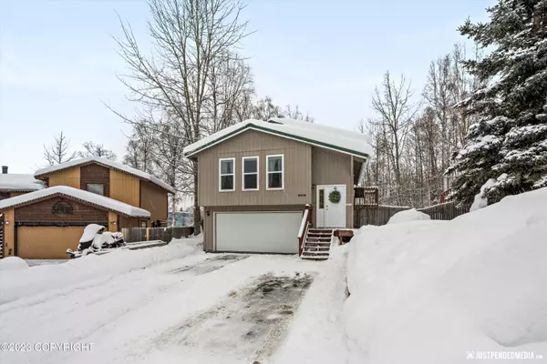 9518 W Parkview Terrace LOOP, Eagle River, AK 99577