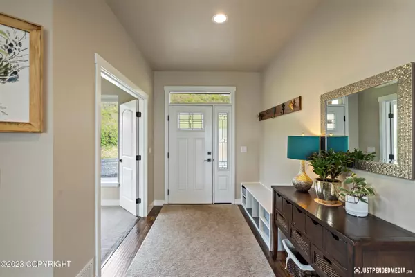 Anchorage, AK 99516,10380 Honey Bear LN