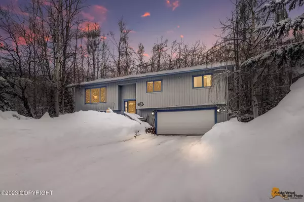 9927 Annette CIR, Eagle River, AK 99577