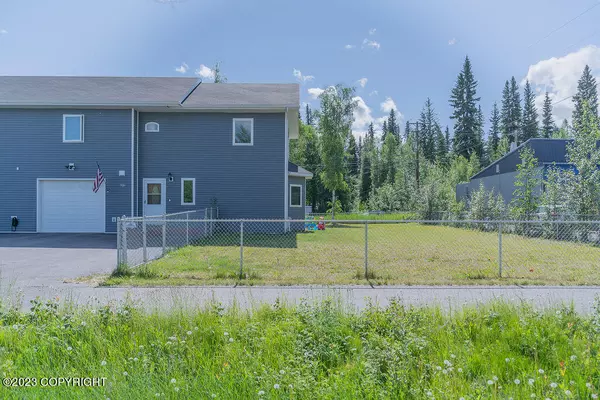 526 E 5th AVE, North Pole, AK 99705