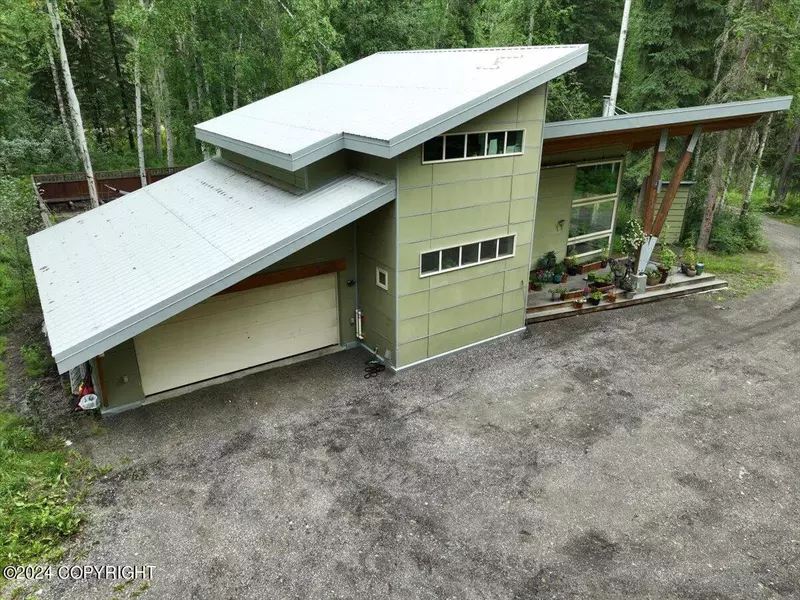 2061 Sun Valley DR, Fairbanks, AK 99709