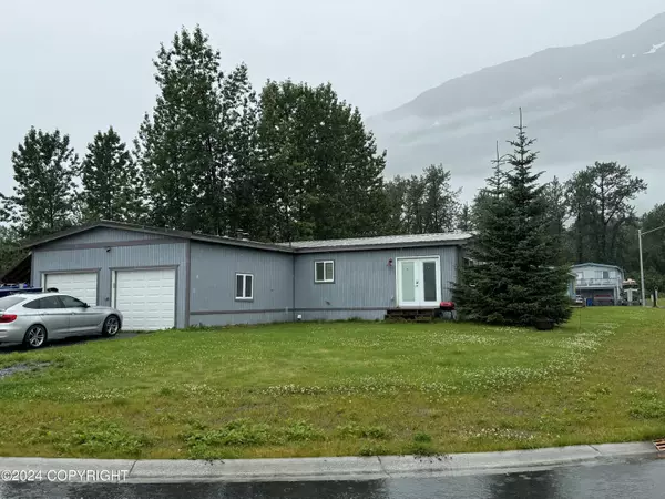 712 N Glacier DR, Valdez, AK 99686