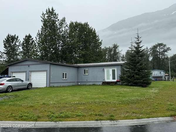 712 N Glacier DR, Valdez, AK 99686