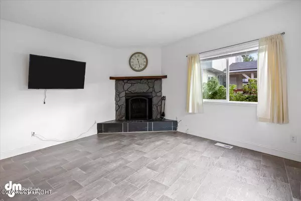 Anchorage, AK 99502,8921-8923 Woodstock CIR