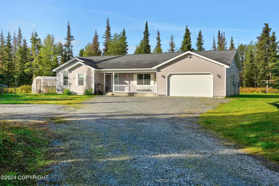 905 Salmon Run DR, Kenai, AK 99611