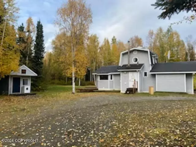 5802 Tenderfoot CT, Salcha, AK 99714