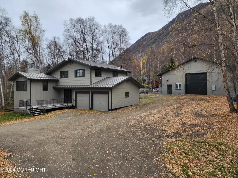 20527 Mark CIR, Chugiak, AK 99567