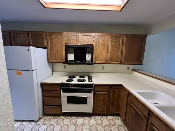 Anchorage, AK 99504,5636 E 40th AVE #F102