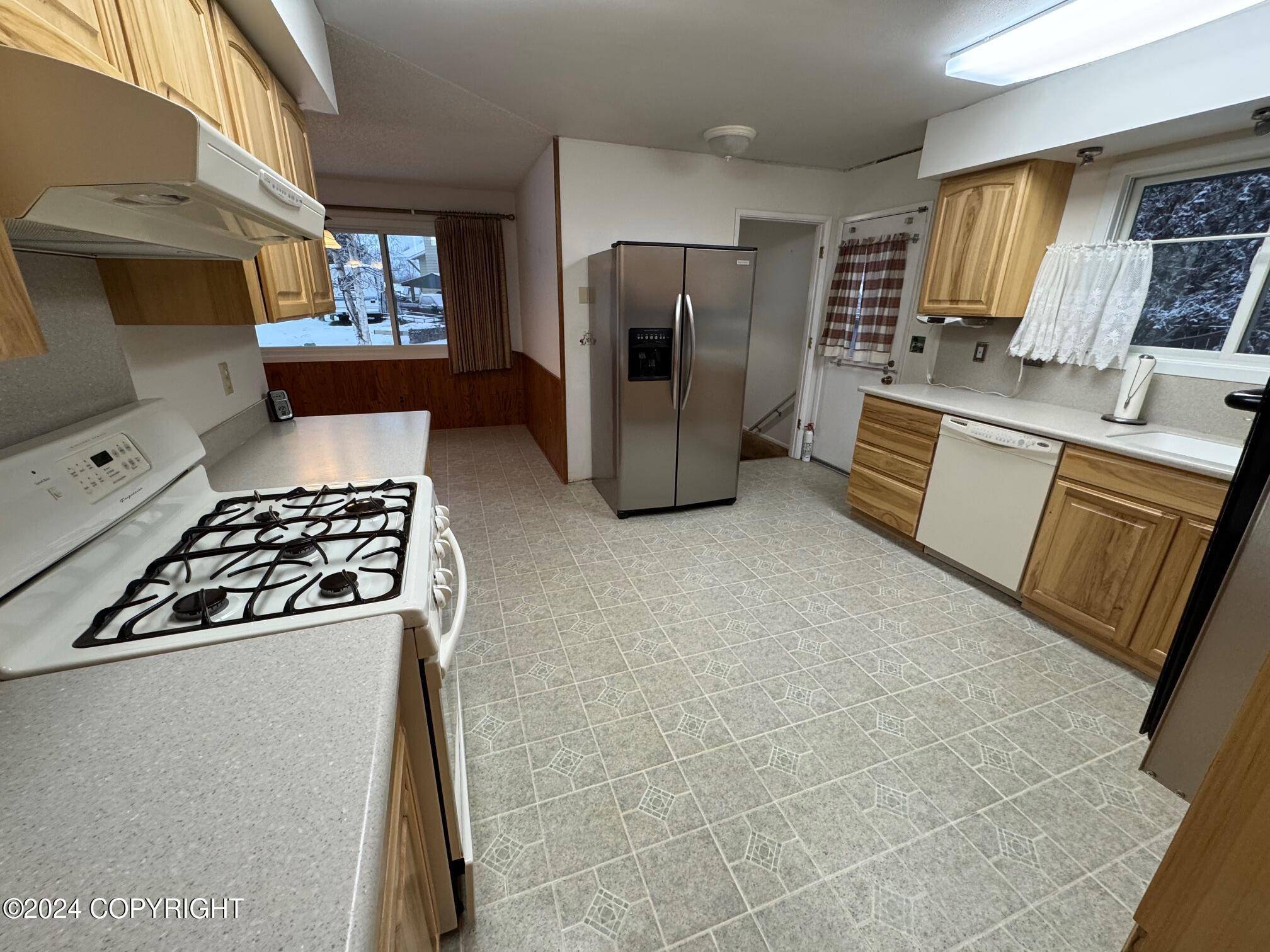 Anchorage, AK 99504,6921 Dickerson DR