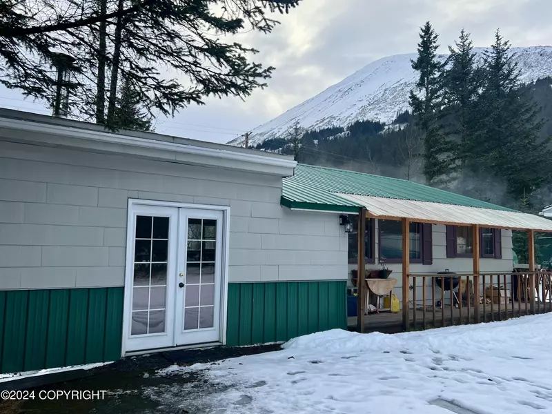 209 Marathon DR, Seward, AK 99664