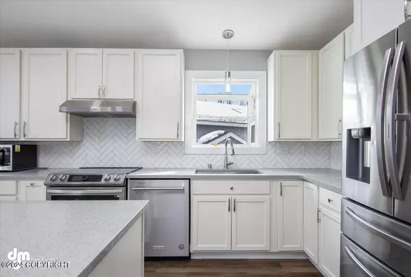 Anchorage, AK 99518,8454 Barnett DR