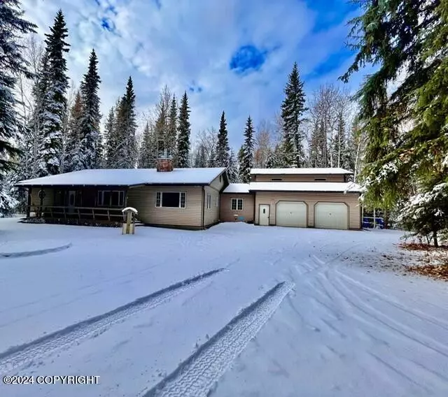 2797 Eddie LN, North Pole, AK 99705