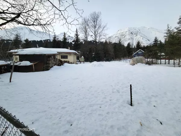 Seward, AK 99664,306 Bear DR