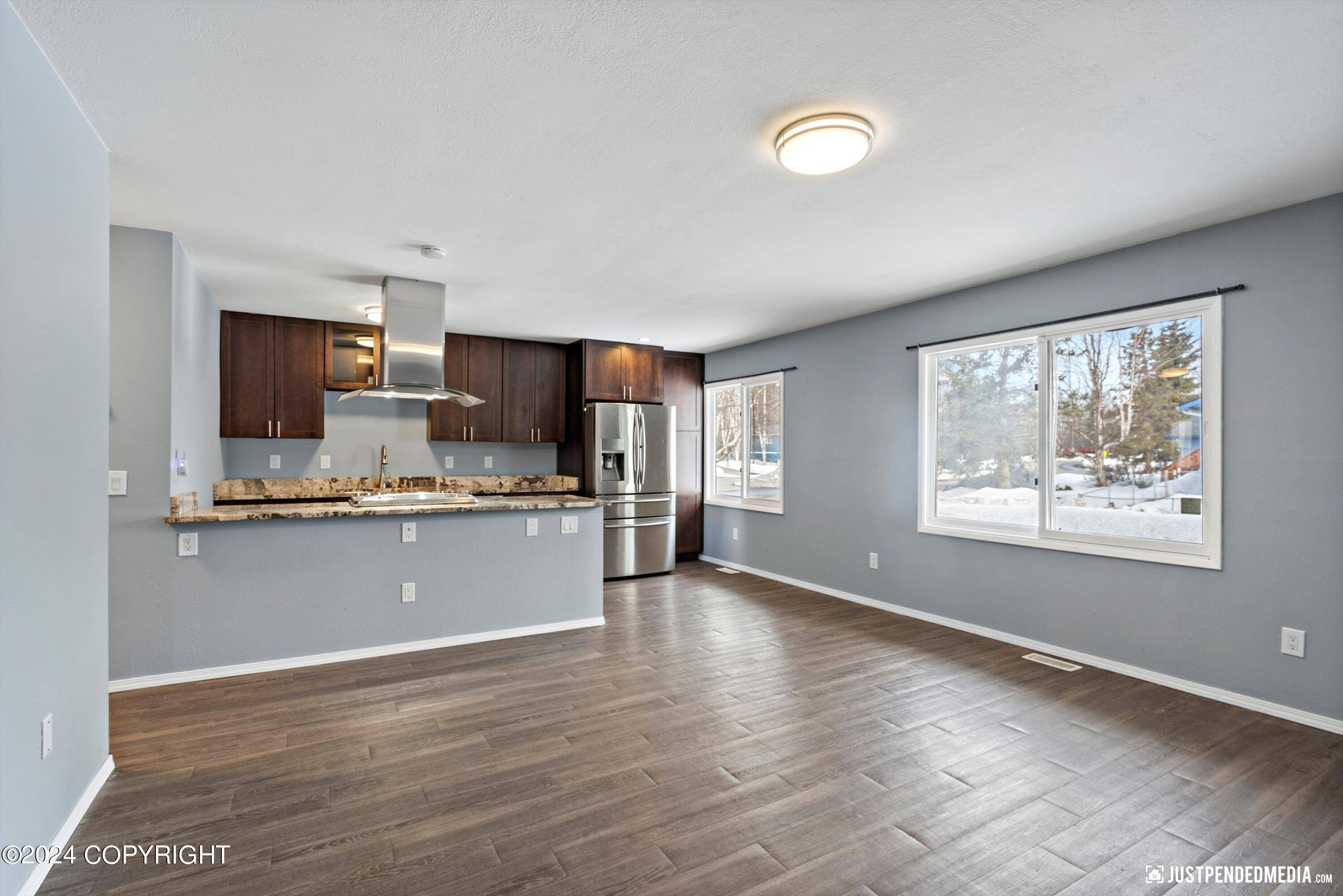 Anchorage, AK 99508,5200 Leslie ST