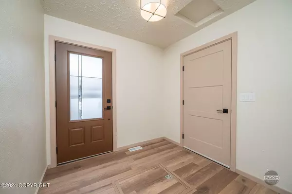 Anchorage, AK 99502,8520 Flamingo DR