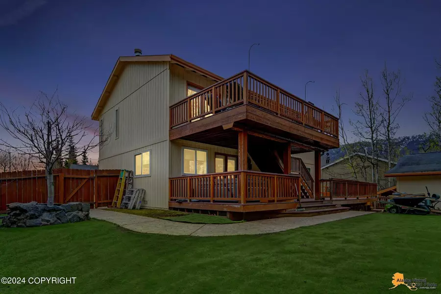 8840 Danny CIR, Eagle River, AK 99577