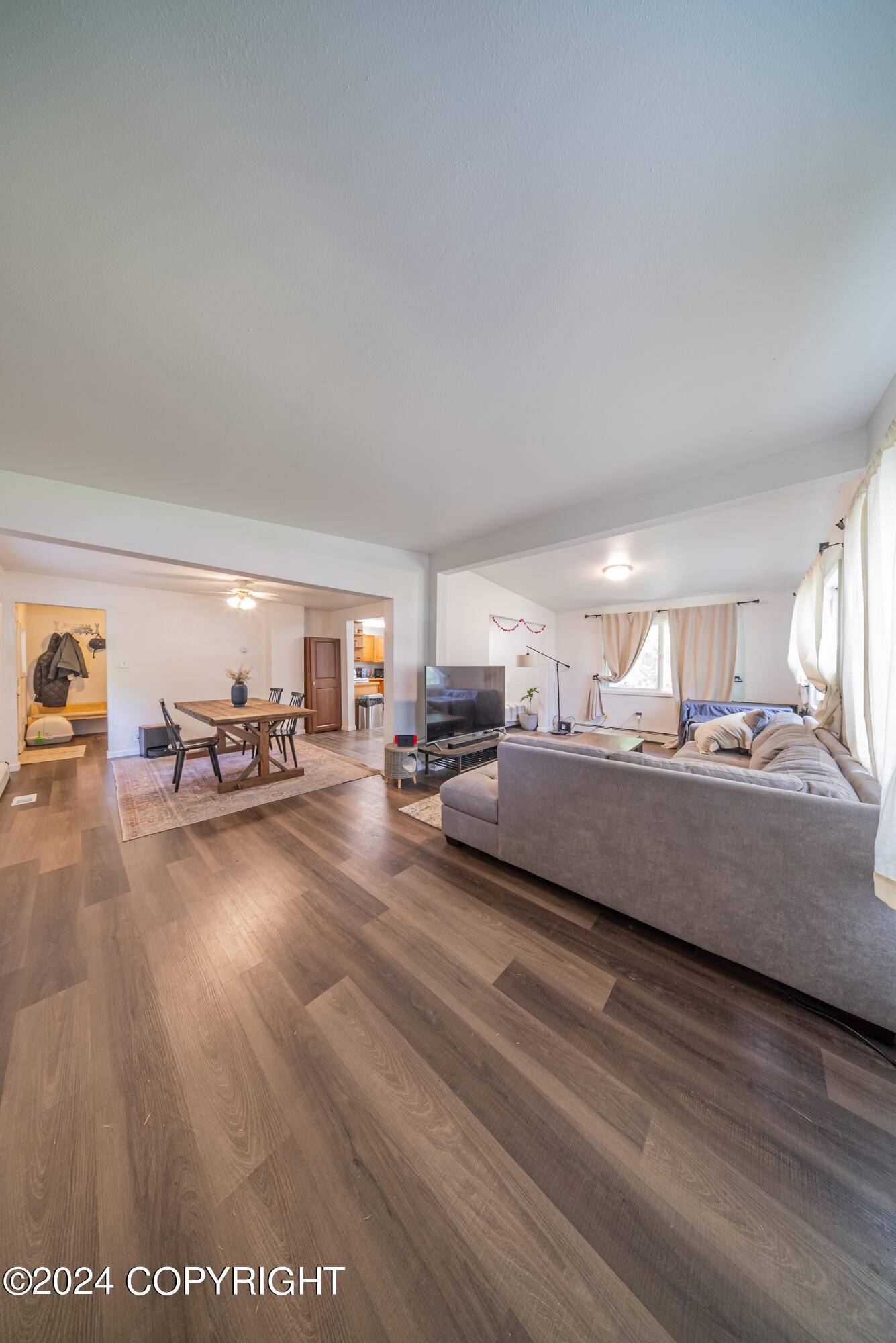 Anchorage, AK 99518,5514 Cope ST