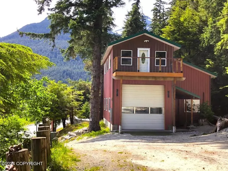 4999 Lutak RD, Haines, AK 99827