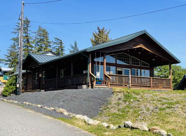 600 Cedar ST, Craig, AK 99921