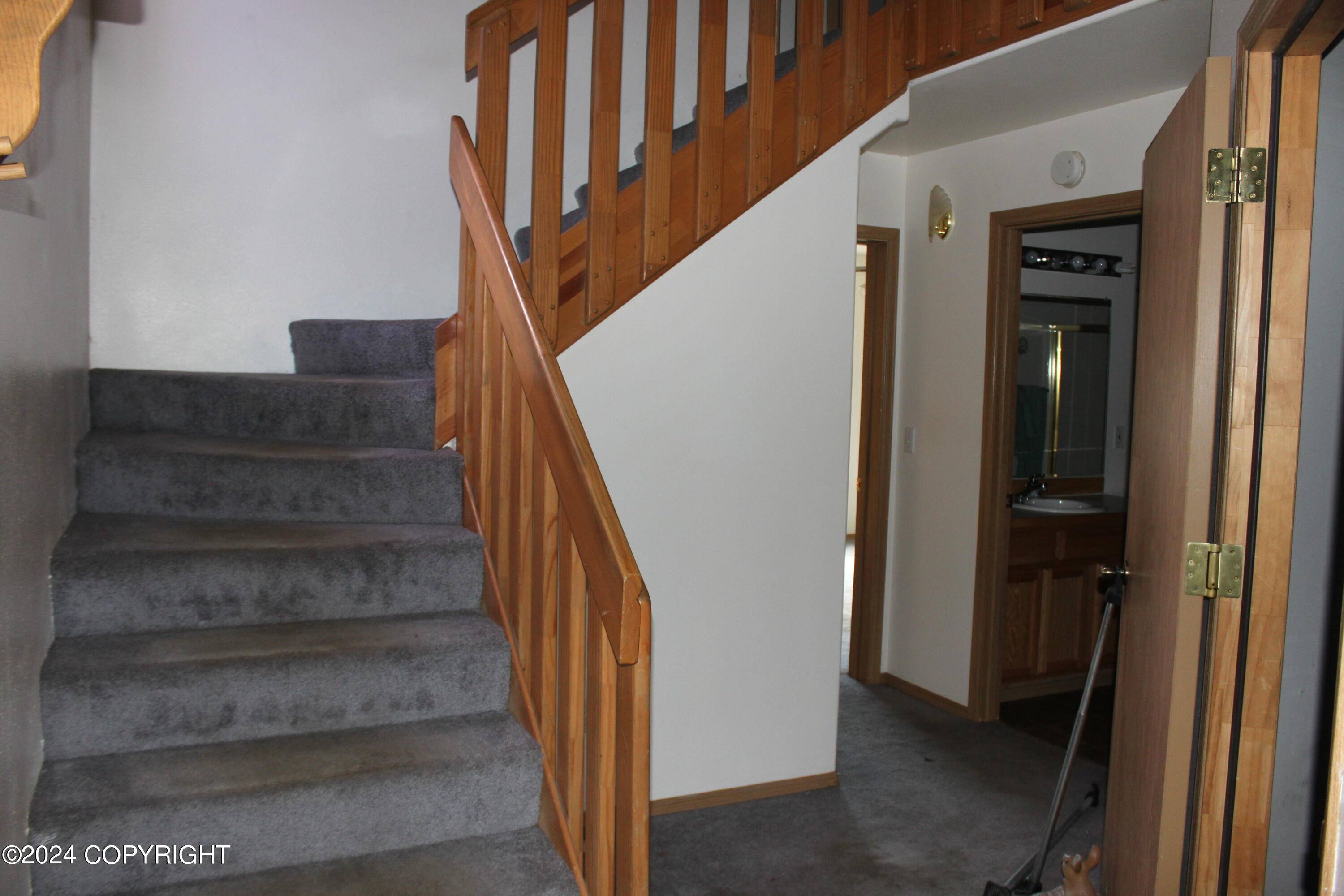 Anchorage, AK 99502,9126 Dewberry ST #9