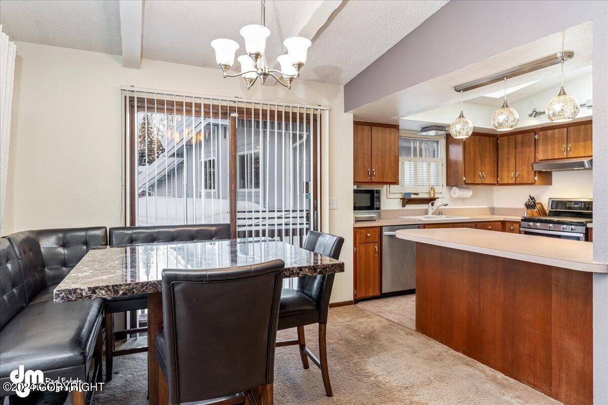 Anchorage, AK 99504,6920 Dickerson DR